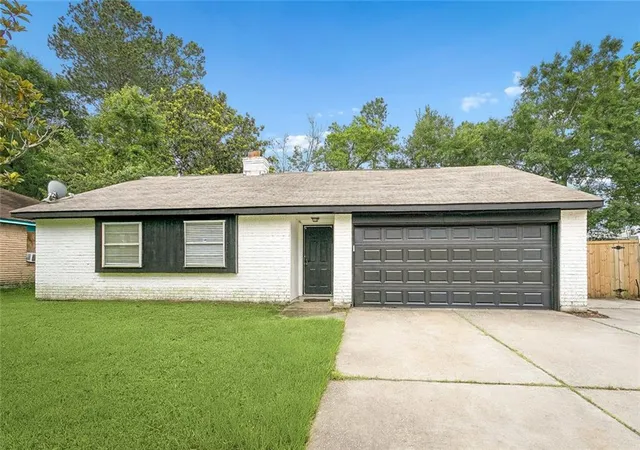 Homes for sale in Slidell, LA | 229 S Queens Dr, Slidell, LA 70458 | MLS# 2558798