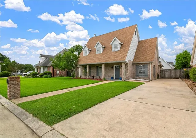 2nd image of 33 Nottoway Dr, Marrero, LA 70072 | MLS# 2558173