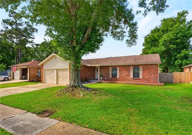 Homes for sale in Slidell, LA | 145 Greencrest Dr, Slidell, LA 70458 | MLS# 2559542