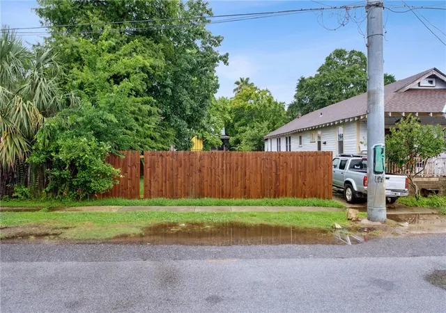 Photo 1 of Land for sale at 412 S Bernadotte St, New Orleans, LA 70119 | MLS# 2558339 | Listing updated on 2026-05-24
