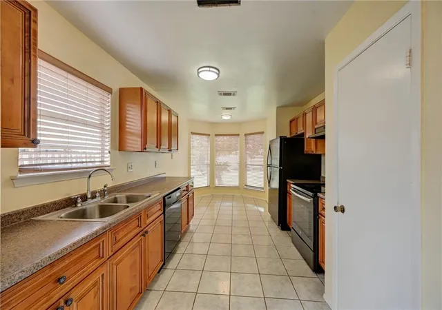 Homes for sale in Harvey, LA | 3216 Timberlane Way Dr, Harvey, LA 70058 | MLS# 2559640