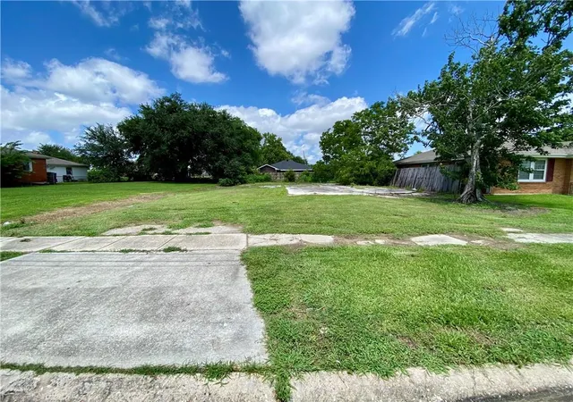 2nd image of 2120 Aycock Dr, Arabi, LA 70032 | MLS# 2559661