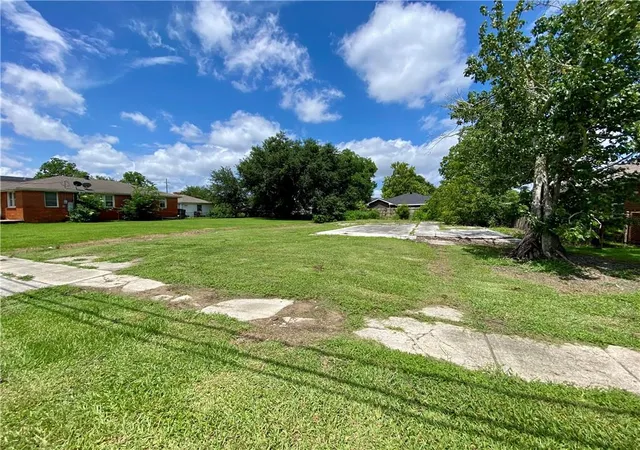 3rd image of 2120 Aycock Dr, Arabi, LA 70032 | MLS# 2559661