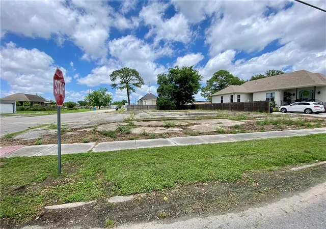 2nd image of 1900 Mehle St, Arabi, LA 70032 | MLS# 2559662