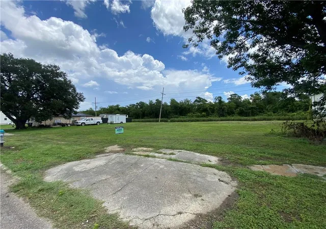 1st image of 637 Cougar Dr, Arabi, LA 70032 | MLS# 2559664
