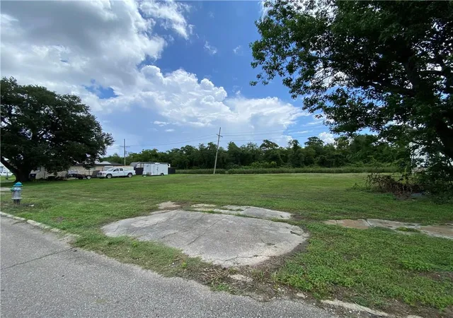 3rd image of 637 Cougar Dr, Arabi, LA 70032 | MLS# 2559664