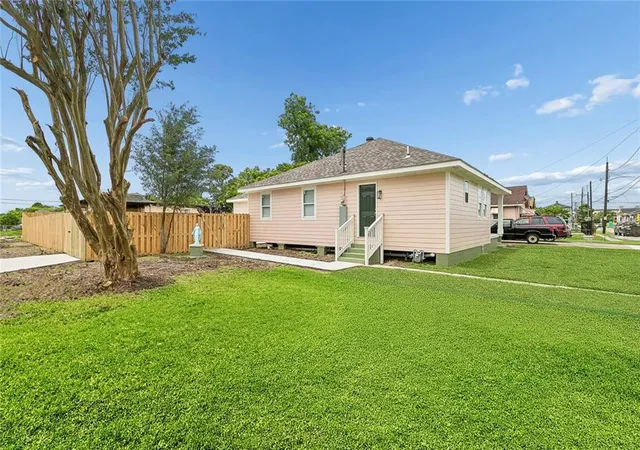Photo 3 of Sale Pending at 1041 Sumner St, New Orleans, LA 70114 | MLS# 2559681 | Listing updated on 2026-08-03