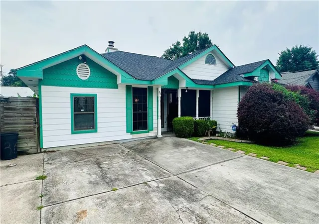 Homes for sale in Waggaman, LA | 35 Cynthia St, Waggaman, LA 70094 | MLS# 2559478