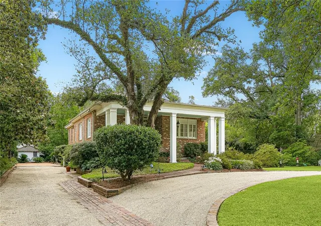 3rd image of 3 Bamboo Rd, New Orleans, LA 70124 | MLS# 2556935