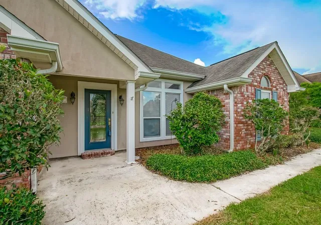 Homes for sale in Luling, LA | 125 Cottage Dr, Luling, LA 70070 | MLS# 2558577