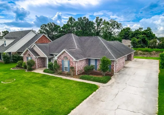 Homes for sale in Luling, LA | 125 Cottage Dr, Luling, LA 70070 | MLS# 2558577