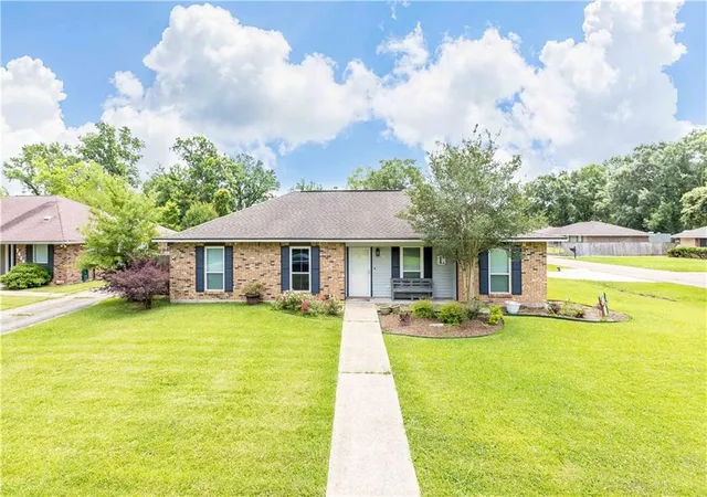 Homes for sale in Baton Rouge, LA | 7639 Debit Dr, Baton Rouge, LA 70817 | MLS# 2559818
