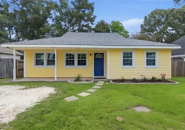 2nd image of 949 Norval St, Mandeville, LA 70448 | MLS# 2559873