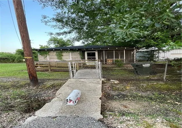 1st image of 915 Adair St, Mandeville, LA 70448 | MLS# 2559572