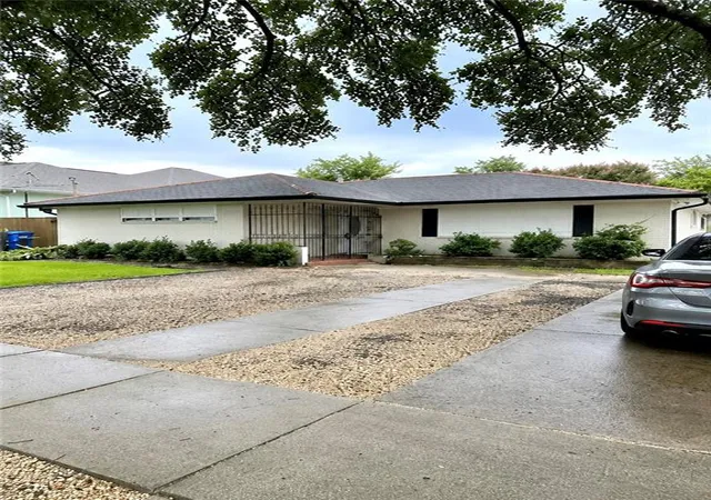 1st image of 5526 Pratt Dr, New Orleans, LA 70122 | MLS# 2556942