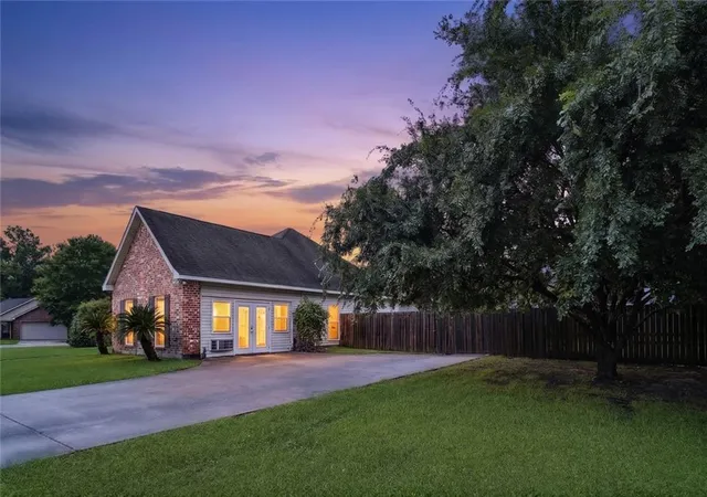 Photo 2 of Single family home for sale at 28441 Apple Blossom Ln, Ponchatoula, LA 70454 | MLS# 2559222 | Listing updated on 2026-09-01