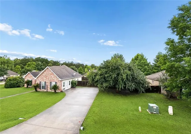 Photo 4 of Single family home for sale at 28441 Apple Blossom Ln, Ponchatoula, LA 70454 | MLS# 2559222 | Listing updated on 2026-09-01