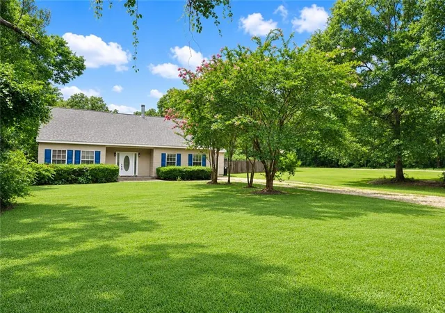 1st image of 23423 N Rian Dr, Covington, LA 70435 | MLS# 2559962