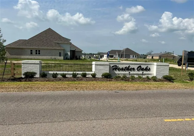 Homes for sale in Luling, LA | 133 Sophia Dr, Luling, LA 70070 | MLS# 2559752