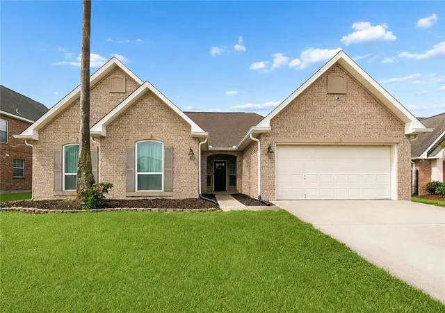 Homes for sale in Belle Chasse, LA | 128 Evangeline Tr, Belle Chasse, LA 70037 | MLS# 2560007