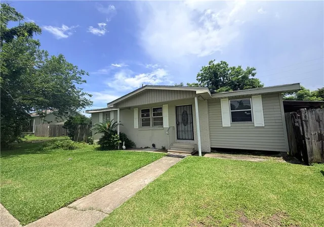 Homes for sale in Kenner, LA | 1056 Lesan Dr, Kenner, LA 70062 | MLS# 2560188