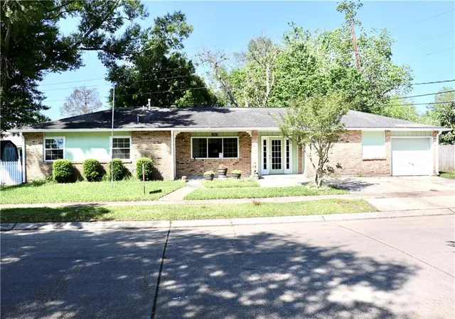 Homes for sale in La Place, LA | 1701 Glendale Dr, La Place, LA 70068 | MLS# 2560400