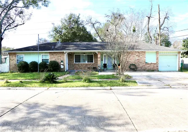 Homes for sale in La Place, LA | 1701 Glendale Dr, La Place, LA 70068 | MLS# 2560400