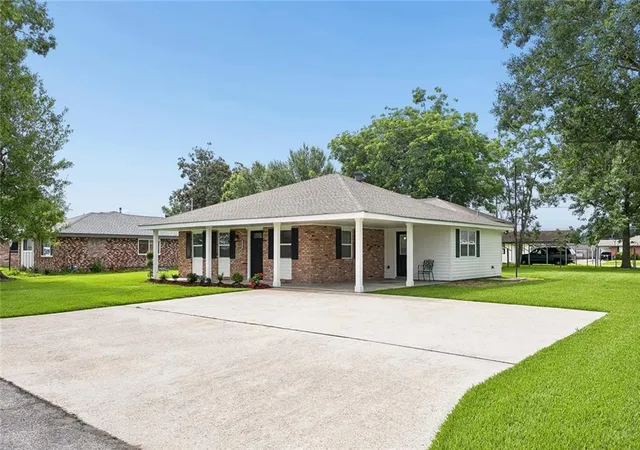 Photo 3 of Single family home for sale at 2757 Blanche St, Marrero, LA 70072 | MLS# 2560070 | Listing updated on 2026-09-28