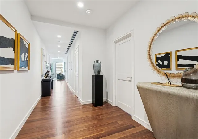 2nd image of 2 Canal St #1905, New Orleans, LA 70130 | MLS# 2559883