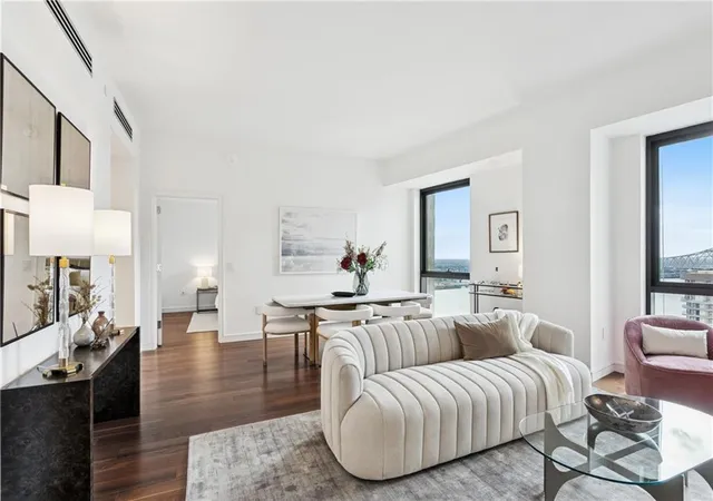 4th image of 2 Canal St #2306, New Orleans, LA 70130 | MLS# 2559906