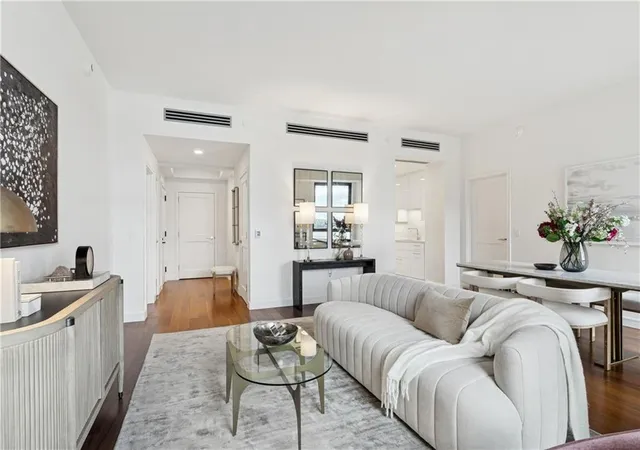5th image of 2 Canal St #2306, New Orleans, LA 70130 | MLS# 2559906