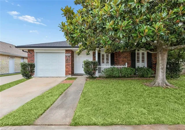 Homes for sale in Kenner, LA | 3370 Cannes Pl, Kenner, LA 70065 | MLS# 2560456