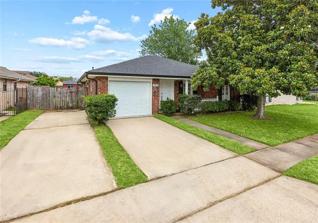 Homes for sale in Kenner, LA | 3370 Cannes Pl, Kenner, LA 70065 | MLS# 2560456