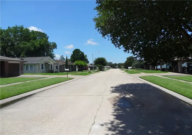 Homes for sale in Kenner, LA | 668 Cameron Ct, Kenner, LA 70065 | MLS# 2559796
