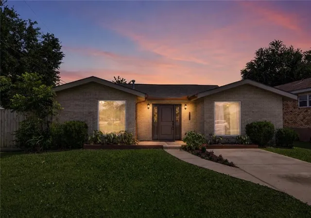 Homes for sale in Metairie, LA | 4800 Belle Dr, Metairie, LA 70006 | MLS# 2560375