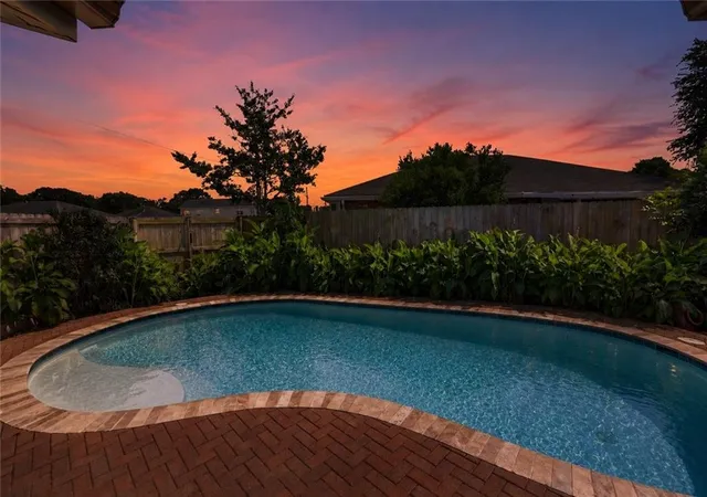 Homes for sale in Metairie, LA | 4800 Belle Dr, Metairie, LA 70006 | MLS# 2560375
