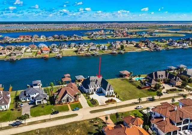Photo 2 of Mansion for sale at 1085 Lakeshore Blvd, Slidell, LA 70461 | MLS# 2560554 | Listing updated on 2026-06-30