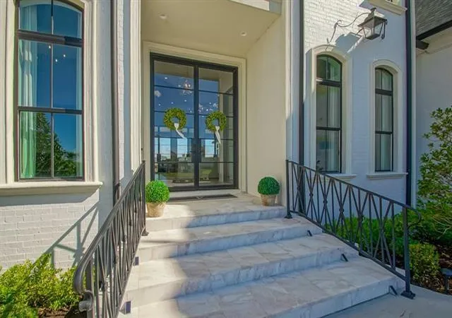 Photo 3 of Mansion for sale at 1085 Lakeshore Blvd, Slidell, LA 70461 | MLS# 2560554 | Listing updated on 2026-06-30
