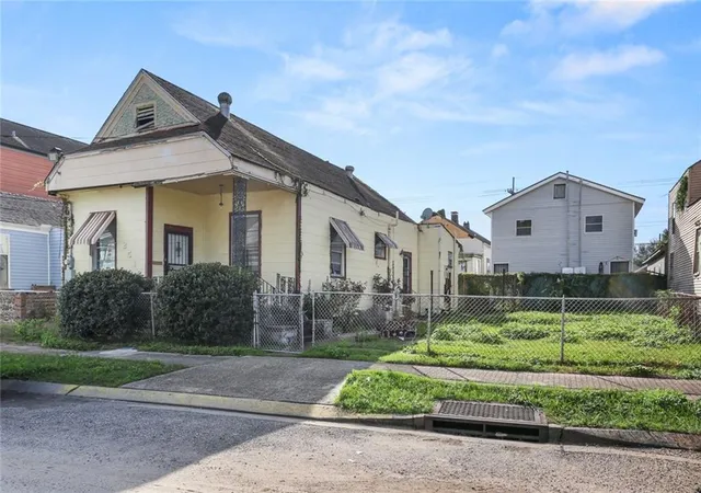 Photo 1 of Single family home for sale at 2516 Delachaise St, New Orleans, LA 70115 | MLS# 2560460 | Listing updated on 2026-06-25