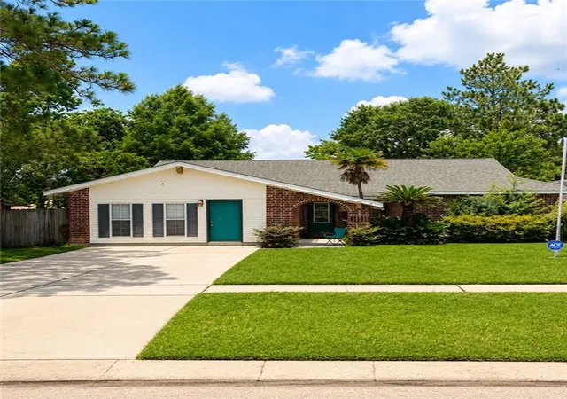 Photo 1 of Single family home for sale at 402 Longleaf Dr, Slidell, LA 70458 | MLS# 2560564 | Listing updated on 2026-05-31