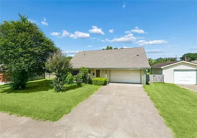 Homes for sale in Kenner, LA | 3113 Huntsville St, Kenner, LA 70065 | MLS# 2560588