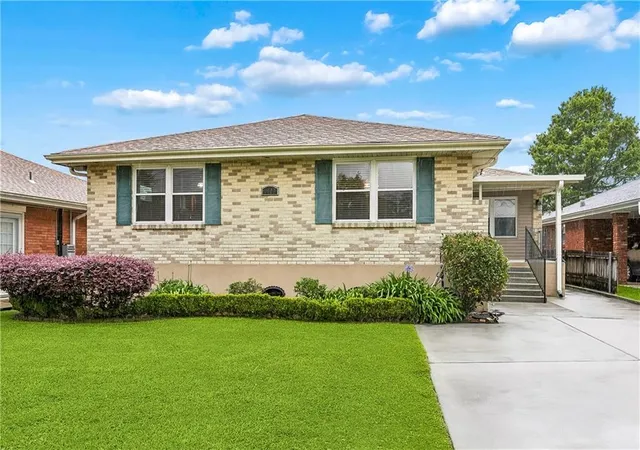 Homes for sale in Metairie, LA | 3908 Lemon St, Metairie, LA 70006 | MLS# 2560655