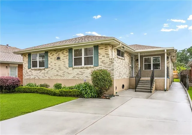 Homes for sale in Metairie, LA | 3908 Lemon St, Metairie, LA 70006 | MLS# 2560655
