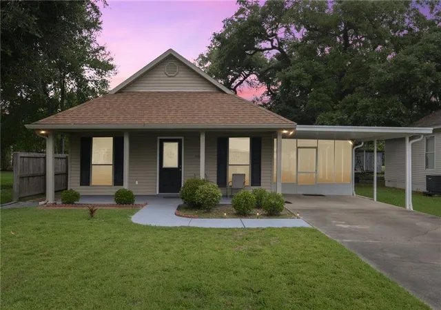 Homes for sale in Ponchatoula, LA | 484 S 2nd St, Ponchatoula, LA 70454 | MLS# 2559168