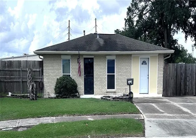 1st image of 1013 Sandalwood Dr, Harvey, LA 70058 | MLS# 2560717