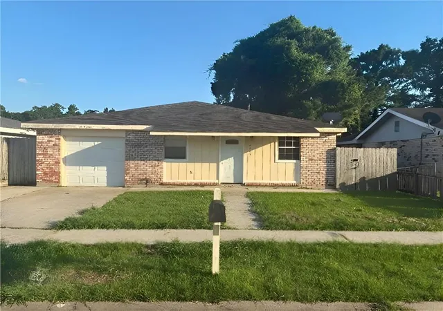 Photo 1 of Single family home for sale at 2405 Ramsey Dr, Marrero, LA 70072 | MLS# 2560875 | Listing updated on 2026-08-27