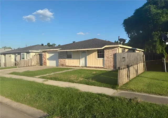 Photo 3 of Single family home for sale at 2405 Ramsey Dr, Marrero, LA 70072 | MLS# 2560875 | Listing updated on 2026-08-27