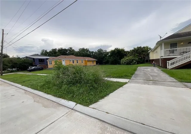 Homes for sale in New Orleans, LA | 5725 Saint Anthony Ave, New Orleans, LA 70122 | MLS# 2560880