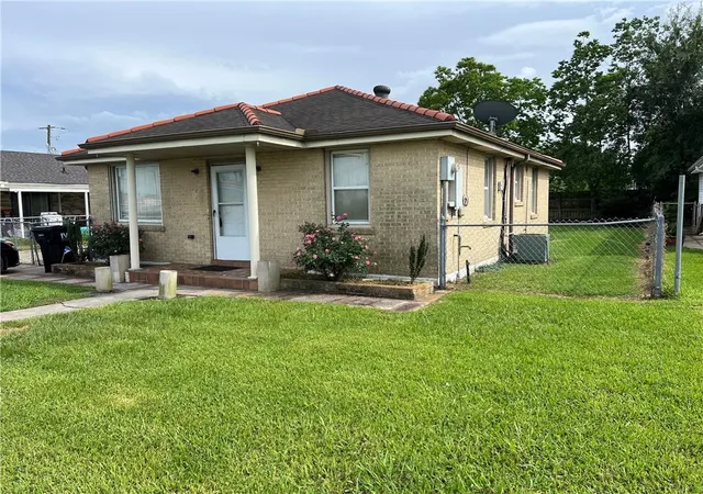 Homes for sale in Chalmette, LA | 204 W Prosper St, Chalmette, LA 70043 | MLS# 2561038