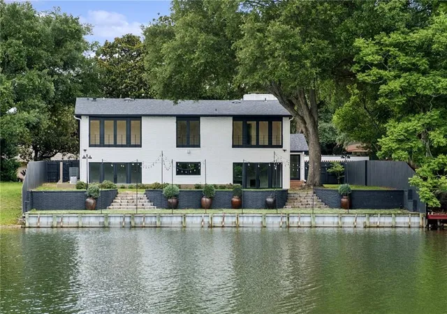 1st image of 8 Park Island Dr, New Orleans, LA 70122 | MLS# 2558877